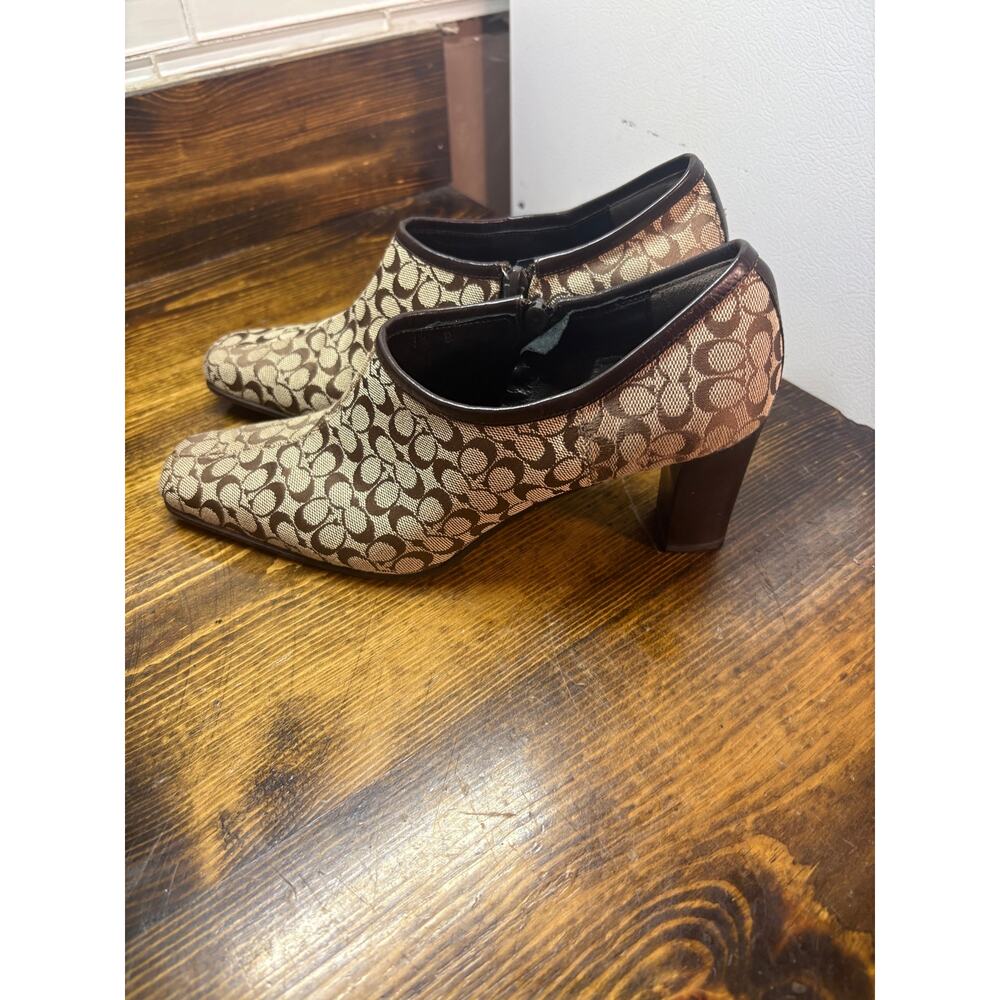 Coach Daphne Tan Andโ Brown Heels Size 7.5
